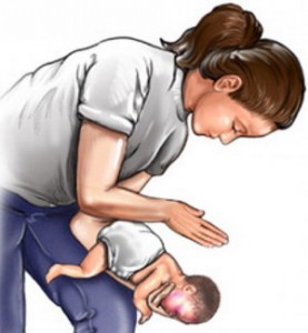 Первая помощь грудному ребенку